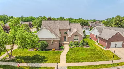 15980 Monterey St, Southgate, MI 48195