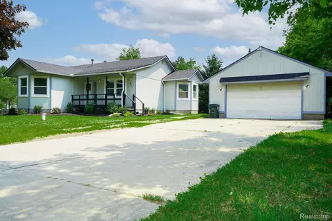 4865 Huston Dr, Orion, MI 48359