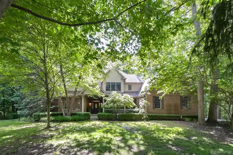 3376 Oak Park Dr, Saline, MI 48176