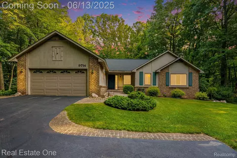 9714 Naiad Rd, Springfield, MI 48348