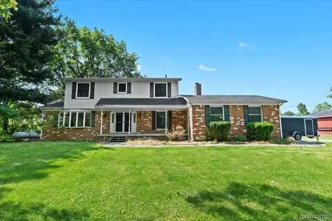 3757 Chase Lake Rd, Howell, MI 48855