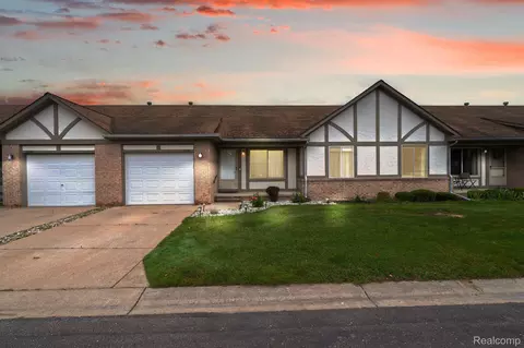 15879 Magnolia Dr S, Clinton Township, MI 48038