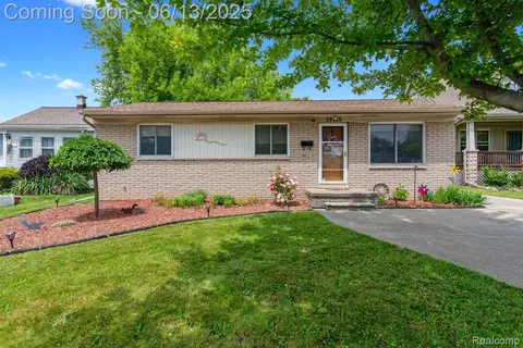 19233 Martin Rd, Roseville, MI 48066