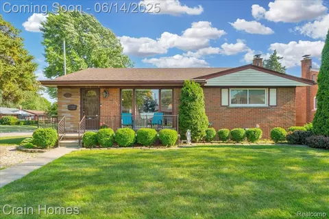 846 Moulin Ave, Madison Heights, MI 48071