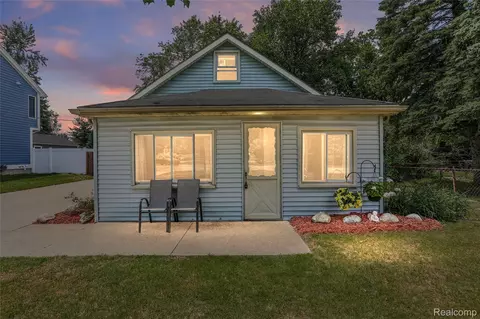 10997 Stark Rd, Livonia, MI 48150