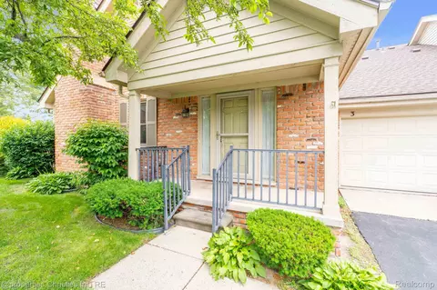 3 Cornell Ct #27, Dearborn, MI 48124