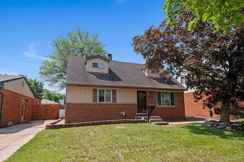 37649 Castle Dr, Romulus, MI 48174