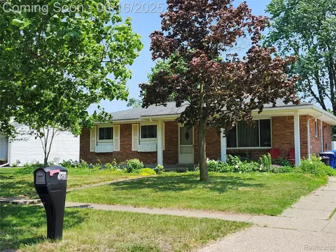 1068 Irwin Dr, Waterford, MI 48327