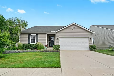 2766 Au Gres River Dr, Handy, MI 48836