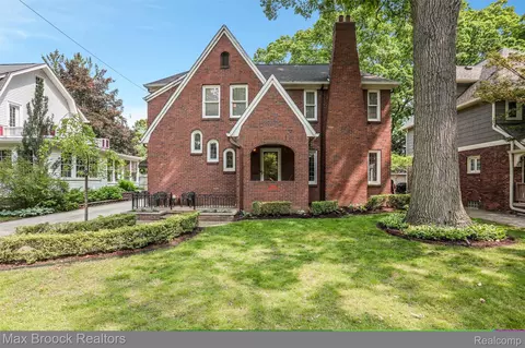 11 Sylvan Ave, Pleasant Ridge, MI 48069