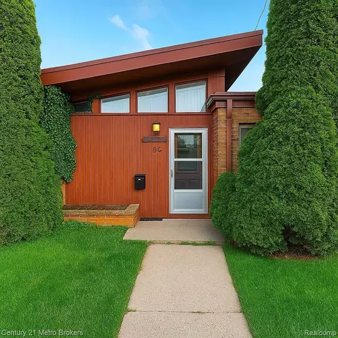 106 N Marquette St, Durand, MI 48429