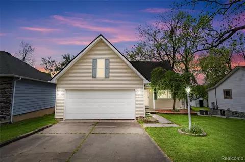 3819 Hazelett Dr, Waterford, MI 48328