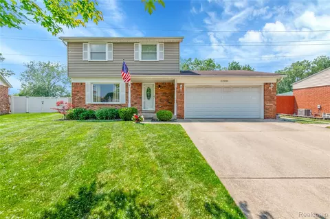 22086 Hillcrest Ct, Woodhaven, MI 48183