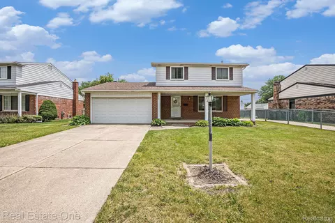 36508 Bagdad Dr, Sterling Heights, MI 48312