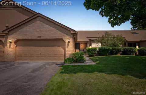 2175 London Bridge Dr, Rochester Hills, MI 48307