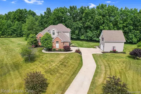 9806 Goldfinch Ct, York, MI 48176