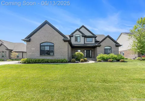 881 W Bay Shore Dr, Oxford, MI 48371