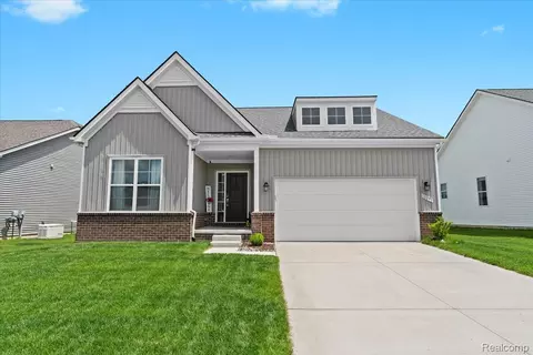10091 Kylie Dr, Brighton, MI 48116