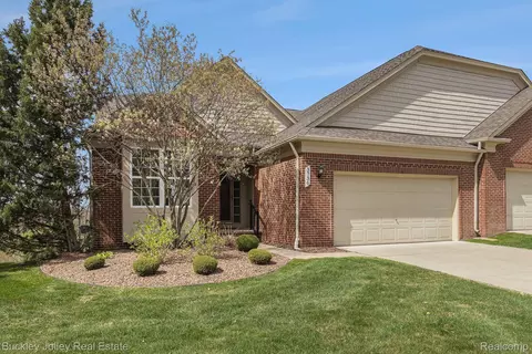 3736 Vicksburg Way, Oceola, MI 48843