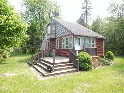 7428 Grove Rd, Worth, MI 48450