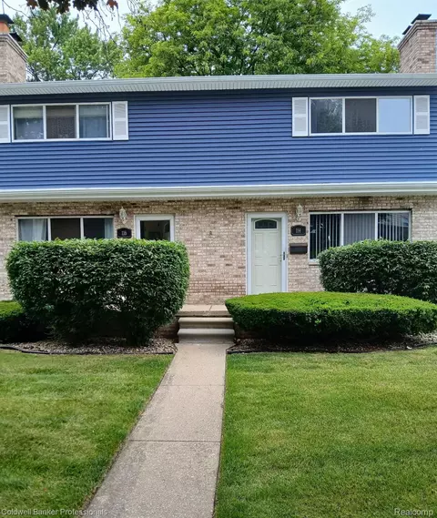 114 Woodsboro Dr, Royal Oak, MI 48067