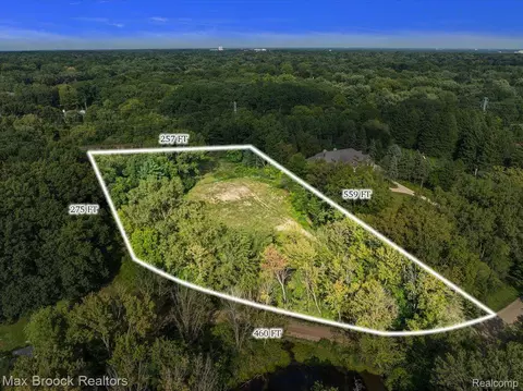 4675 Avondale Ter, Bloomfield, MI 48304