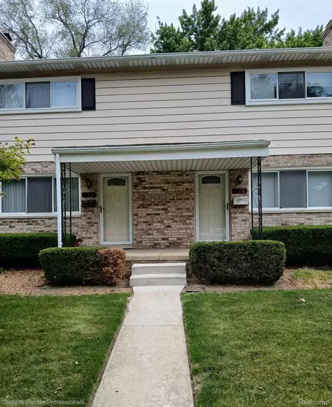 120 Woodsboro Dr, Royal Oak, MI 48067