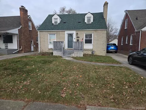 20857 Hawthorne St, Harper Woods, MI 48225