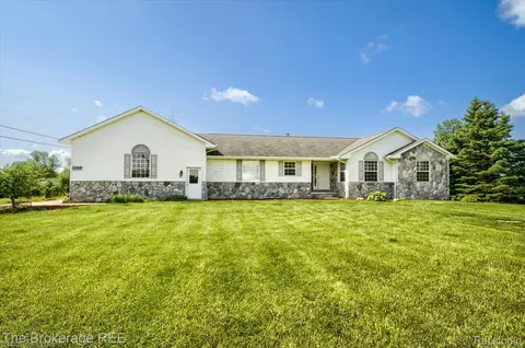 1484 E Baldwin Rd, Grand Blanc, MI 48439