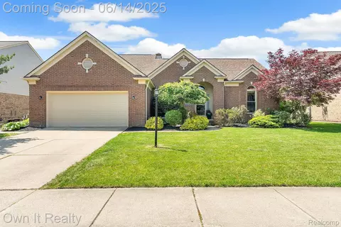 45693 Radnor Rd, Canton, MI 48187