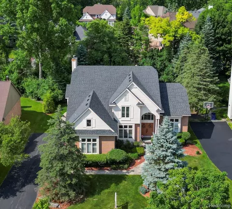 7304 Colchester Ln, West Bloomfield, MI 48322