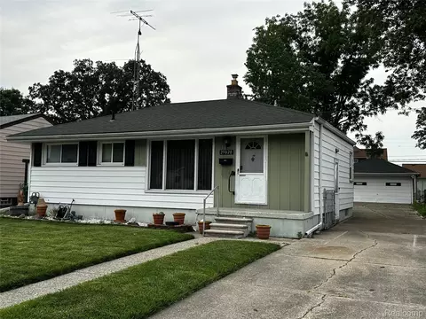 29020 Balmoral St S, Garden City, MI 48135
