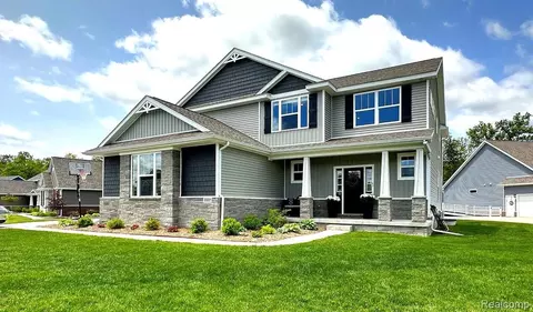 2321 Cypress Pt, Howell, MI 48855