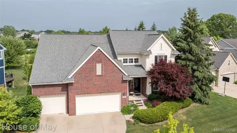 1768 Carriage Hl, Commerce, MI 48382