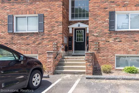 31831 Grand River Ave #49, Farmington, MI 48336