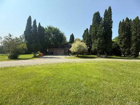6715 Elizabeth Lake Rd, Waterford, MI 48327