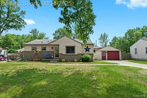 39185 Chase St, Romulus, MI 48174