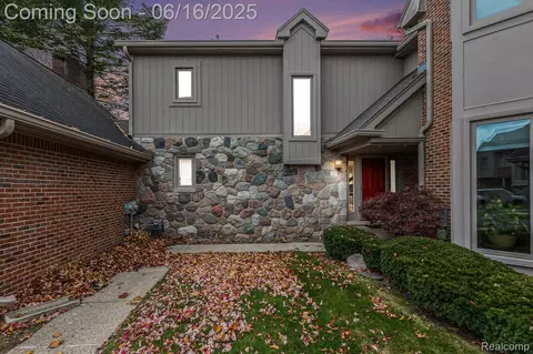 1188 Stonecrest Dr, Bloomfield Township, MI 48302