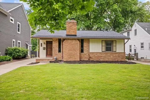 902 Royal Ave, Royal Oak, MI 48073