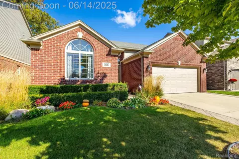 5687 Gregory Dr, Shelby Township, MI 48317