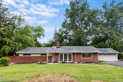28257 New Castle Rd, Farmington, MI 48331