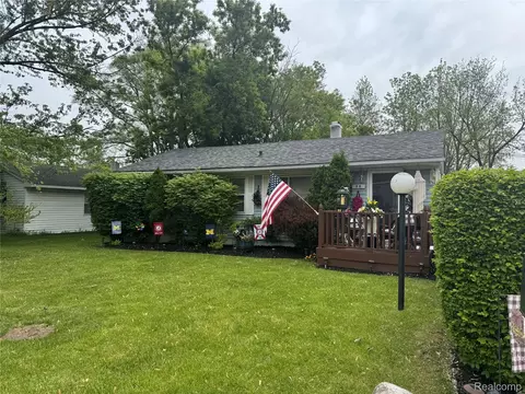 88 N Astor St, Pontiac, MI 48342