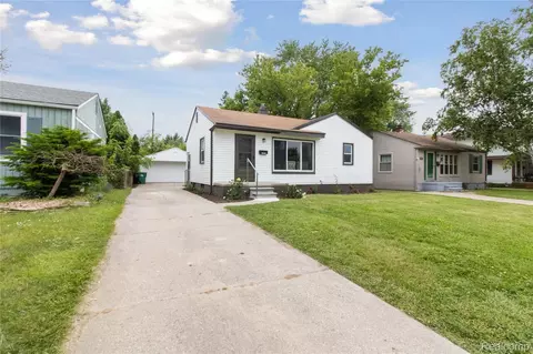28660 Rosslyn Ave, Garden City, MI 48135