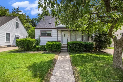6950 Harrison St, Garden City, MI 48135