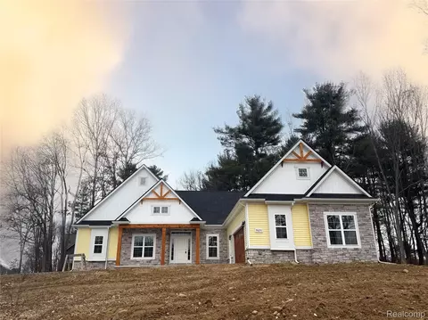 9691 Chalfonte Dr, Green Oak, MI 48116