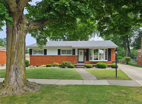 3700 N Longmeadow Rd, Trenton, MI 48183