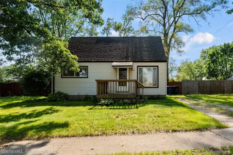 5923 Herbert St, Westland, MI 48185