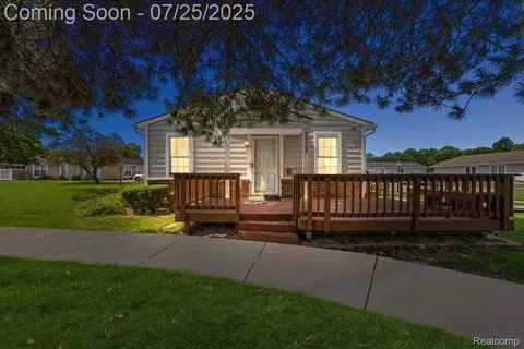 39869 Village Wood Ln, Novi, MI 48375