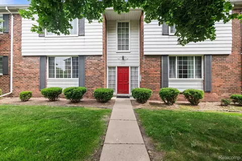 25316 Shiawassee Cir #103, Southfield, MI 48033