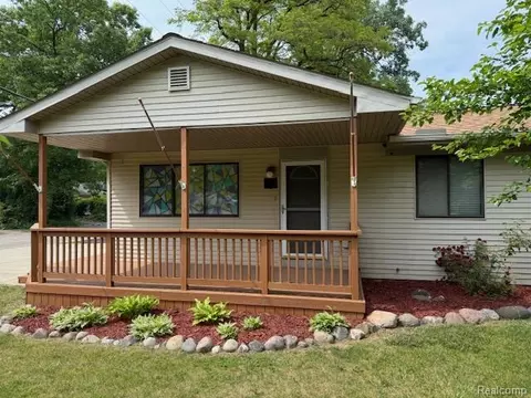 5496 Elizabeth Lake Rd, Waterford, MI 48327